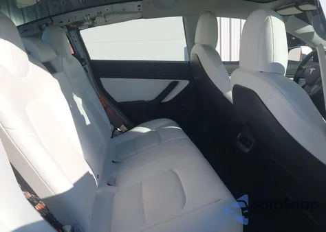 2018 Tesla Model 3 Long Range/Performance z USA, uszkodzony, nr VIN 5YJ3E1EB4JF096703